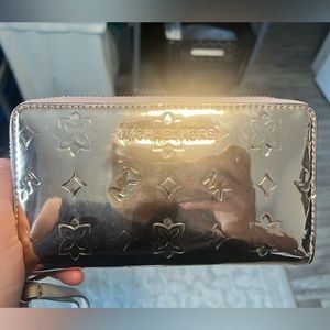 Michael Kors (MK) pink metallic jet set wallet with strap